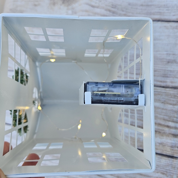 New Home Refelections 10" Illuminated Metal House with Wreath - Picture 6 of 7